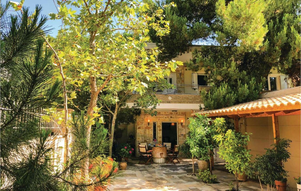 Amazing Home In Artemida With Kitchen Exterior foto